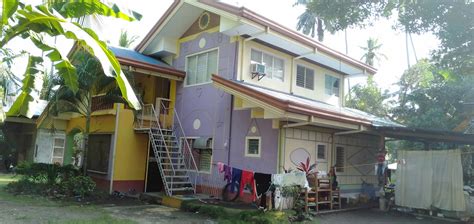 Expats find home in Dumaguete .